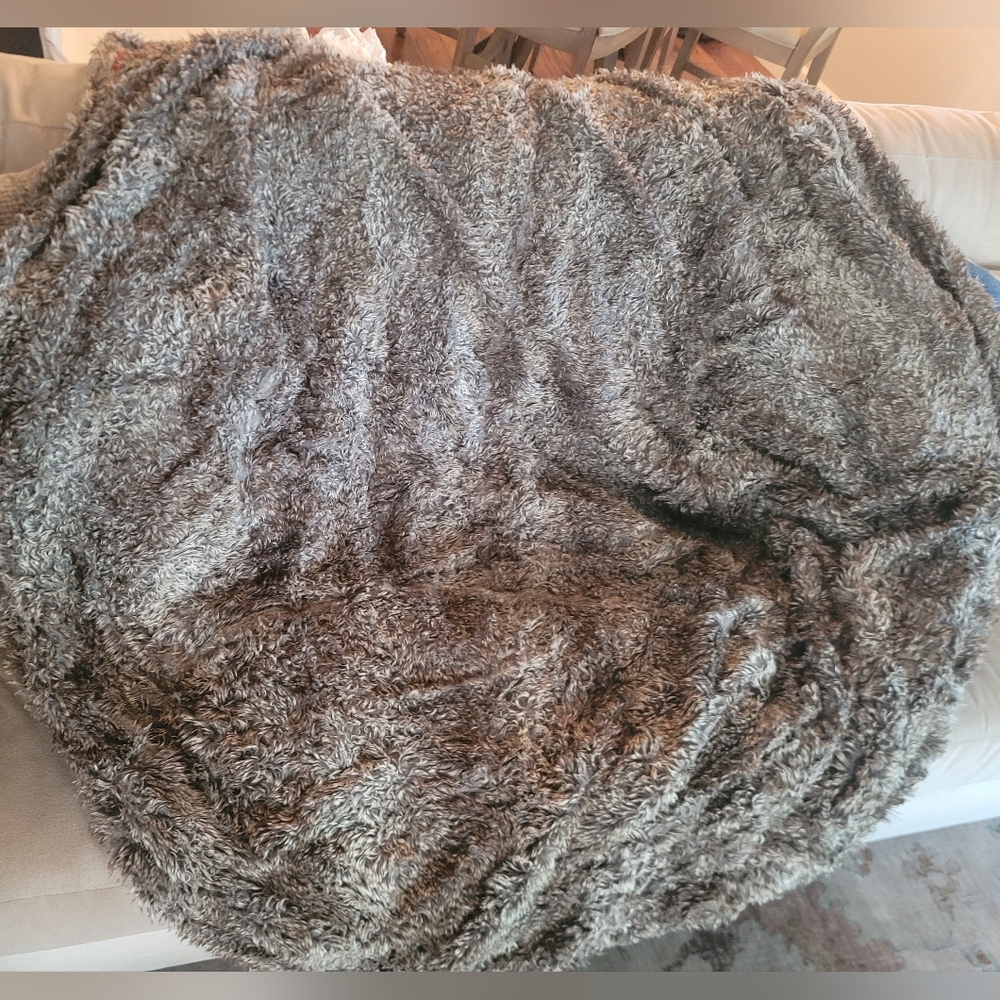 Lovesac BIGONE cover Wolf Phur